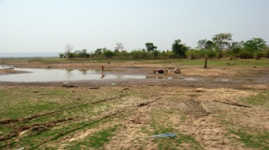 ”Chết khát” bên sông Ba