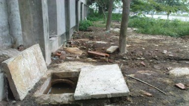  Nước thải chưa qua xử lý tràn ra môi trường