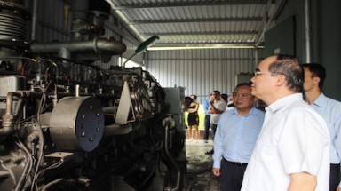 Bí thư Thành ủy TPHCM Nguyễn Thiện Nhân thăm nhà máy Điện Rác Gò Cát