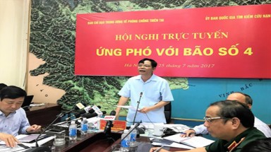 Bão giật cấp 9-10 đổ bộ vào Hà Tĩnh và Quảng Trị