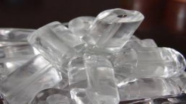 Cảnh báo về an toàn vệ sinh với nước đá viên