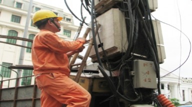Giá điện tăng ”nhầm thời điểm”, doanh nghiệp gặp khó