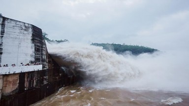 Thủy điện Hòa Bình xả lũ sau 3 năm