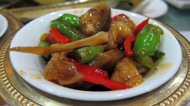 Rùng mình với nhà hàng chuyên món kinh dị và "nhạy cảm"