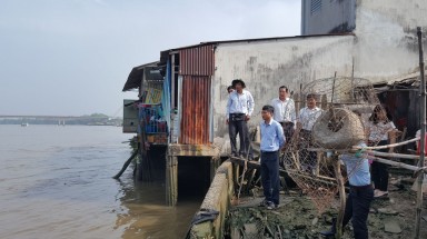 Long An: Xây dựng kè chống sạt lở bờ sông Cần Giuộc