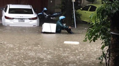 Móng Cái ngập trong biển nước
