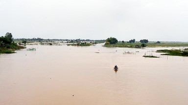 Nước lũ đổ về đầu nguồn miền Tây