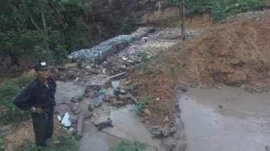 Quảng Ninh: Di dời khẩn cấp 4 hộ dân bị sạt đất từ dự án sân golf FLC 