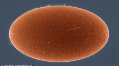 Vũ trụ đẹp lung linh chụp bằng... máy rẻ tiền