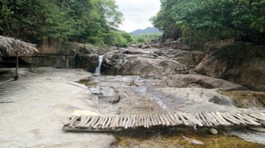 Thác Bồ Gè, một vẻ đẹp hoang sơ