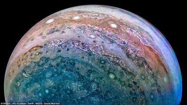  Biển mây Sao Mộc tuyệt đẹp bốc mùi khó ngửi