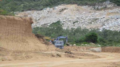  Bình Định: Báo động tình trạng khai thác đất trái phép tại chân Núi Bà