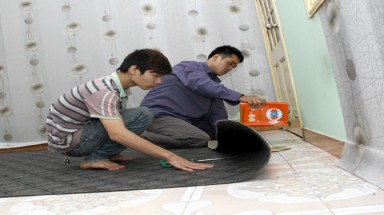 Cách lát sàn nhựa phẳng và đẹp?