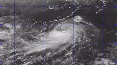 Bão số 5 cách Móng Cái-Quảng Ninh khoảng 100km về phía Đông