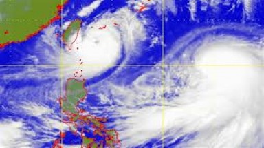 Bão Tembin tiếp tục tiến gần biển Đông