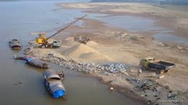Tái diễn tình trạng khai thác cát, sỏi trên sông Lam