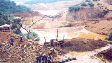  "Truy vấn" 4000 giấy phép khai khoáng cấp dễ dãi