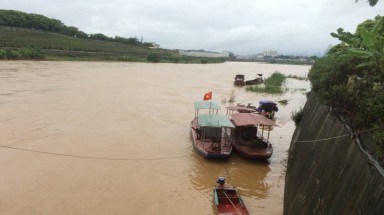 Lũ sông Hồng lên cao trở lại