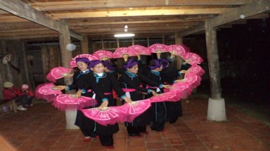 Báu vật xòe của đất Bắc Hà