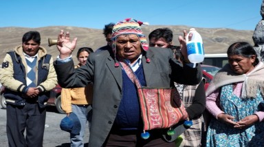  Từ hôm nay, chúng ta "ăn vào đuôi của mình"