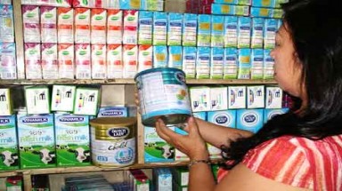  Sữa ngoại đắt hơn sữa nội 74% khi cùng chất lượng