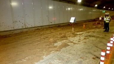   Đường hầm sông Sài Gòn phải đóng cửa 5 giờ vì bùn