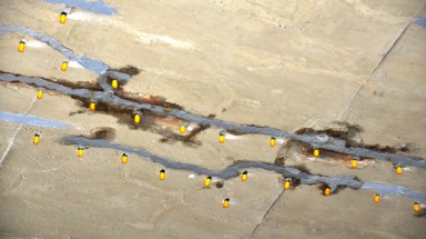  Vết keo trám "chằng chịt" trong hầm dìm Thủ Thiêm