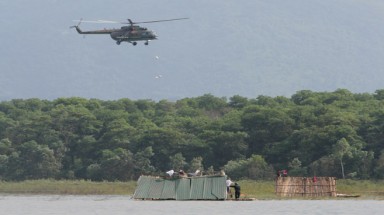  Trực thăng tham gia "cứu" nạn nhân lũ lụt 