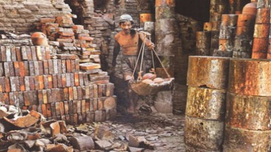 Ảnh “Gánh” của Trần Thế Phong