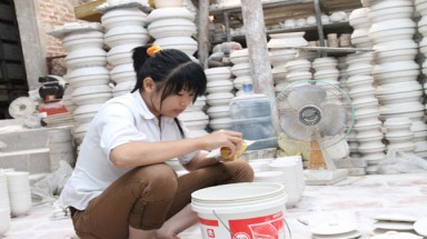 Hàm lượng kim loại nặng trong bát đĩa sứ?