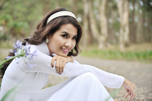 Phan Thị Mơ đẹp "tinh khiết" với áo dài