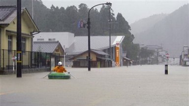 Bão Talas tấn công Nhật Bản