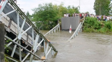   Sập cầu ở An Giang, một người chết