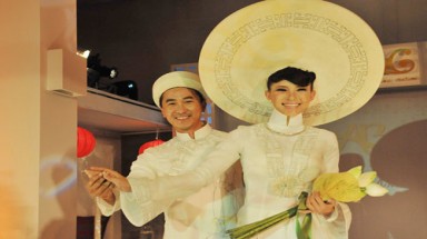 Dấu ấn thời gian qua những tà áo