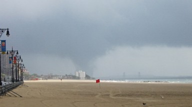 Bão lốc hiếm thấy tấn công New York