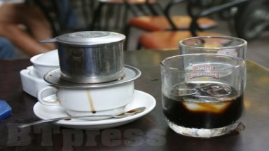 Phía sau những giọt cà phê đen