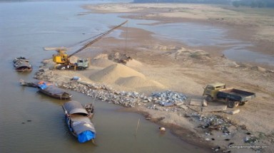 "Cát tặc” hoành hành trên sông Hậu