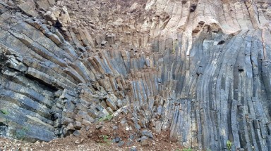  Phát hiện vỉa đá dài 1km cấu tạo độc đáo giống gành Đá Đĩa