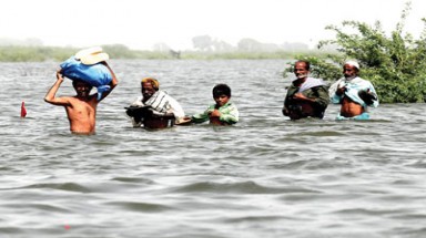 Pakistan gồng mình chống lũ