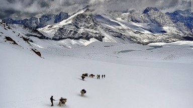 Ấn Độ: Hàng trăm người bị mắc kẹt do mưa tuyết ở bang Himachal Pradesh