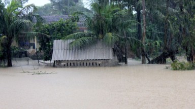  Mưa lũ đã làm 12 người thiệt mạng và mất tích  