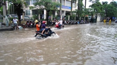  Nước bủa vây Bệnh viện 19 - 8 