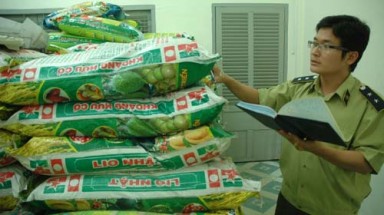  Bắt 50 tấn phân bón Trung Quốc giả nhãn tiếng Anh