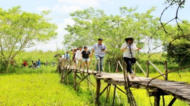 Phát triển du lịch sinh thái gắn với bảo tồn đa dạng sinh học