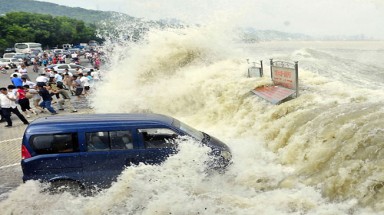 Thủy triều cực lớn trên sông Tiền Đường-Trung Quốc