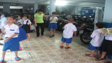 Tủi phận... trường nghèo