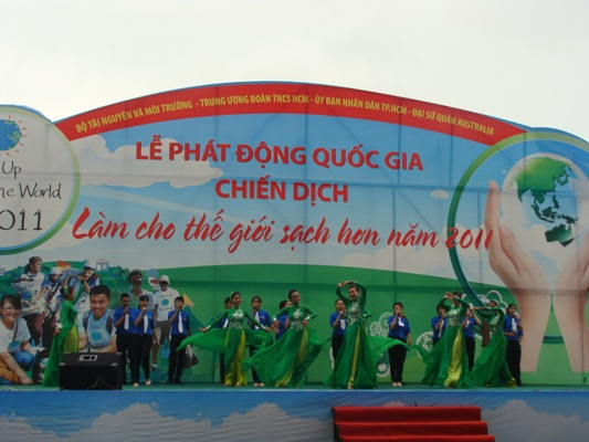 Phát động quốc gia Chiến dịch "Làm cho thế giới sạch hơn" năm 2011