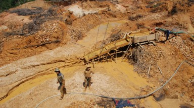   Quảng Nam: Truy quét “vàng tặc”, một trung tá công an bị thương nặng