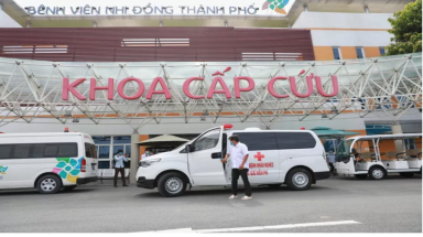 Ông Đoàn Ngọc Hải đưa 2 bà cháu neo đơn về xứ dừa Bến Tre sau chuyến rong ruổi Bắc-Nam