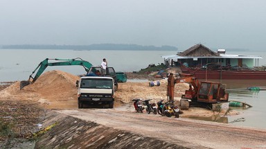  Hồ Dầu Tiếng đang... hấp hối